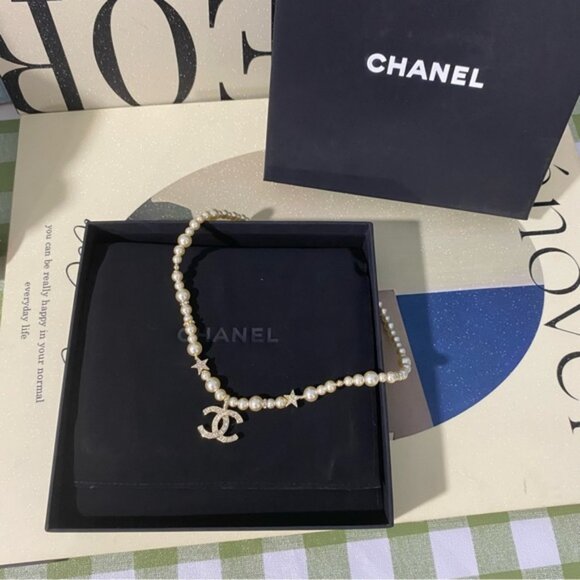 Timeless Pearl & Crystal Jewelry Piece with Interlocking C’s - Picture 2 of 6